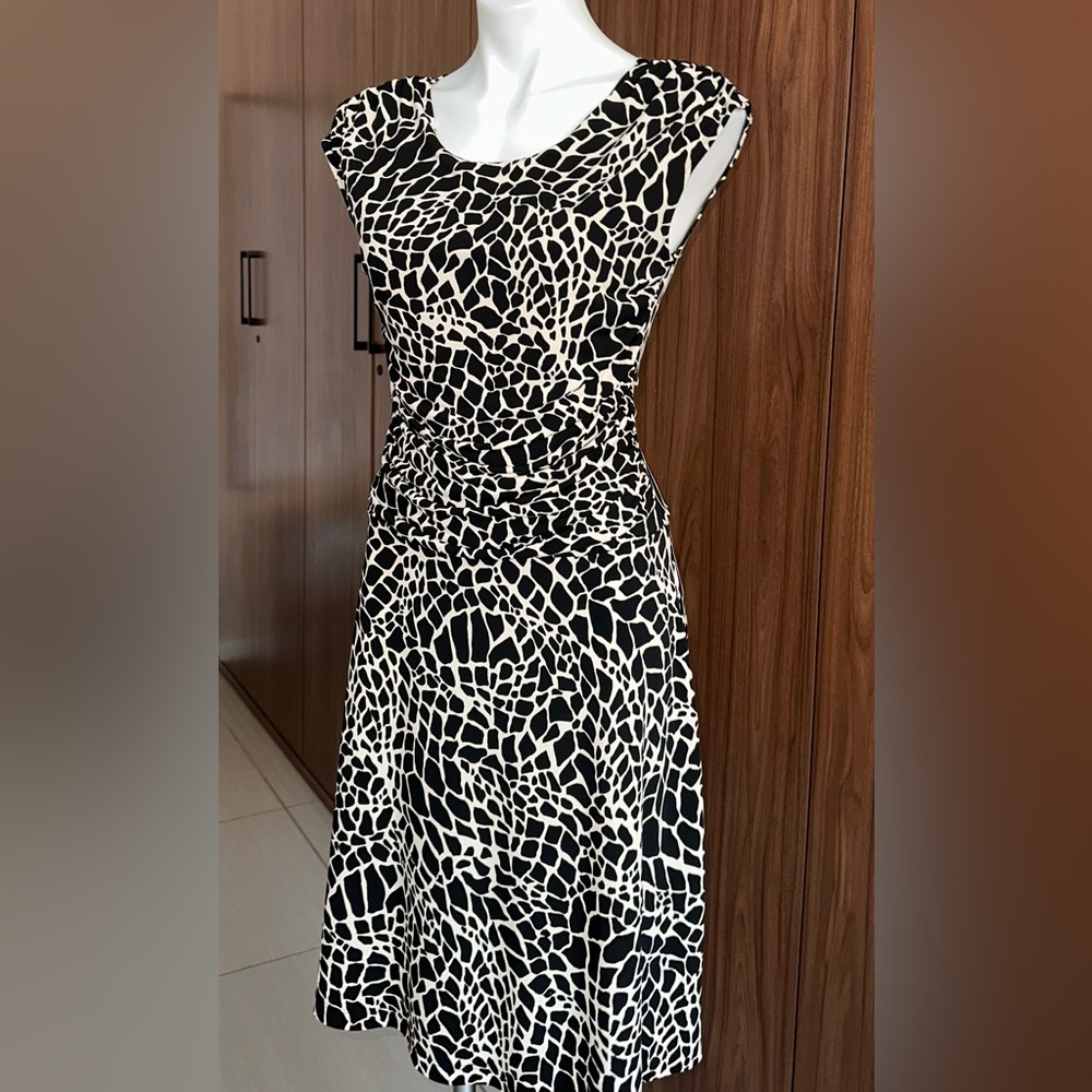 Enfocus Studio Black and White Ruched Midi Dress